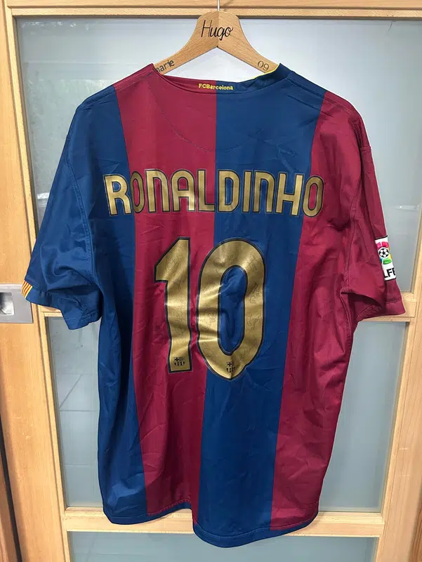 Voggt - buy Maillot de foot Barcelone floqué Ronaldinho numéro 10 ...