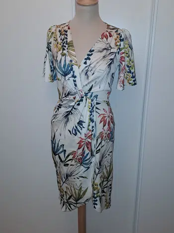 ViDE DRESSING VÊTEMENTS FEMMES.[ZARA.CAMAIEU.BERSHKA..ETC]