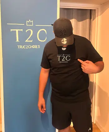 Vêtements à bas prix ! Disponible aussi en lot !