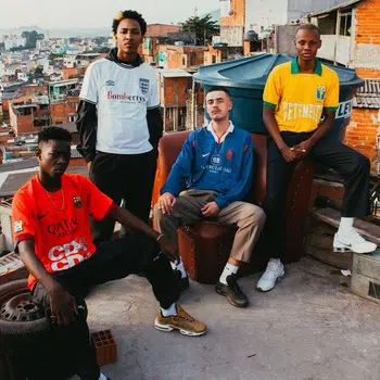 ⚽MAILLOTS👕, ECHARPES🧣, CASQUETTES 🧢DE FOOT PREMIUMS et VINTAGE ⚽